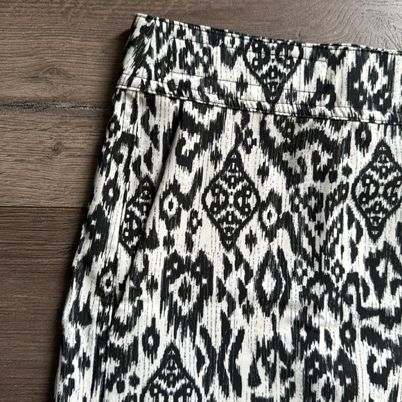 Rip Skirt - Summer - Lightweight Black and White Patterned - Picture 2 of 9